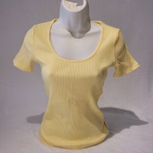 Wilfred pastel yellow, stretchy, knit short sleeved top
